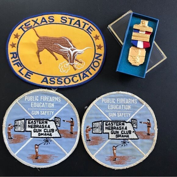 Vintage Blackinton  Hawkeye Rifle Medal Texas Rifle Nebraska Gun Club Patch Lot - Picture 1 of 16
